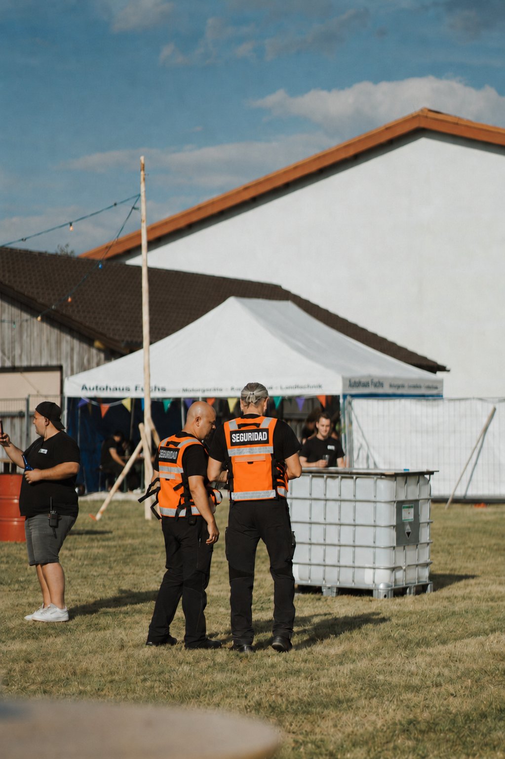 Personal de seguridad de Integer en un evento masivo