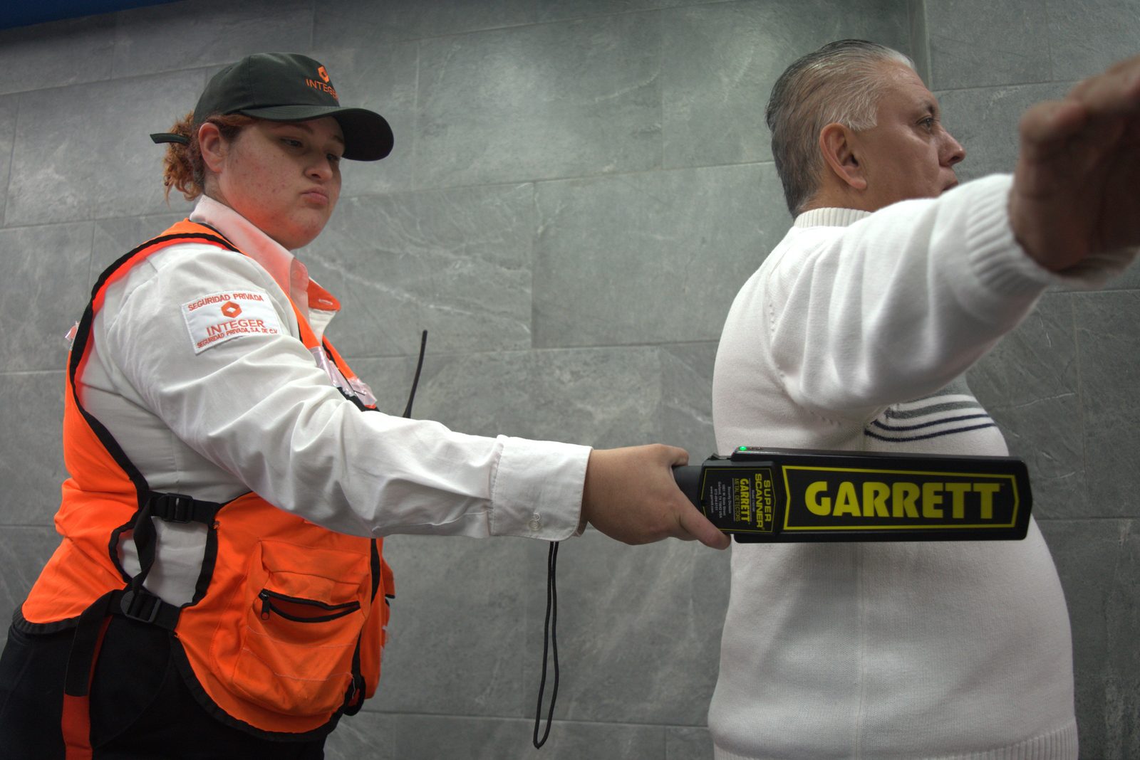 Inspección con detector de metales