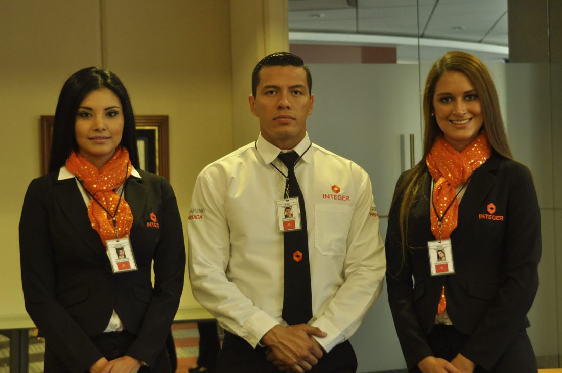 Equipo de Integer en recepción corporativa